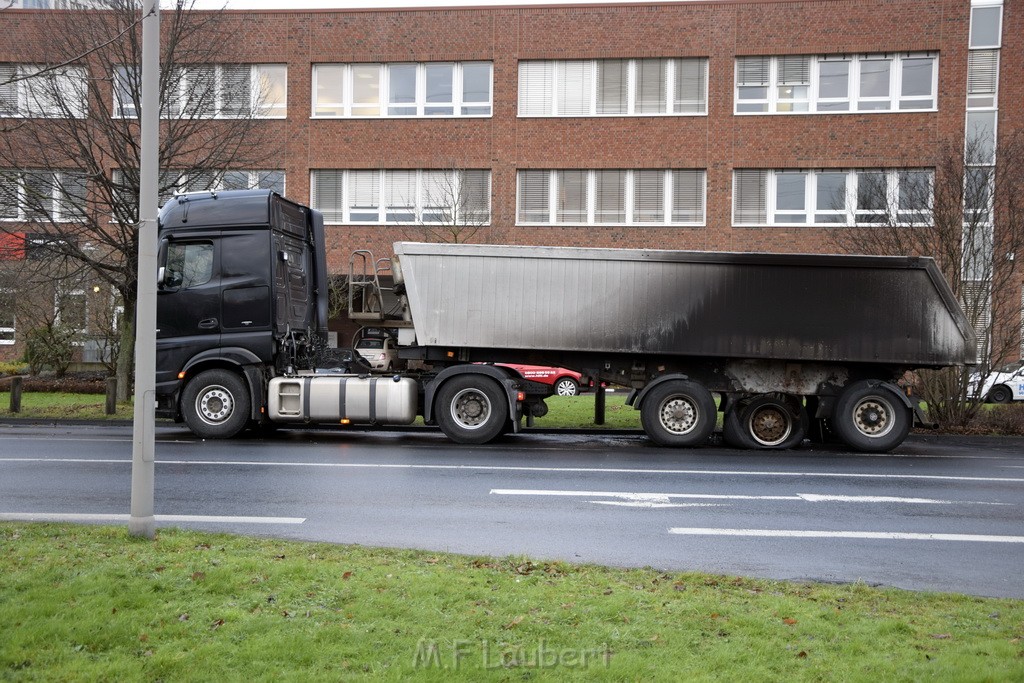 Auto 1 Reifenbrand LKW Koeln Porz Gremberghoven Ratherstr P01.JPG - Miklos Laubert